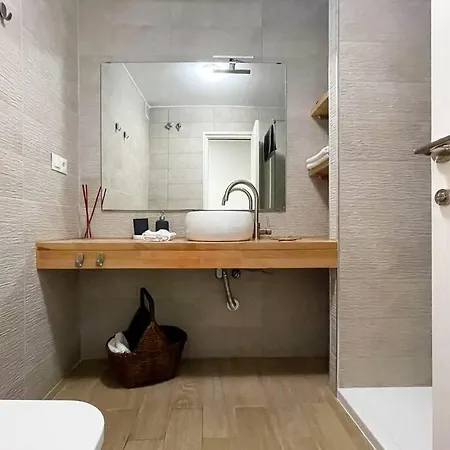Con Personalidad A 600 M De La Playa. Apartment *