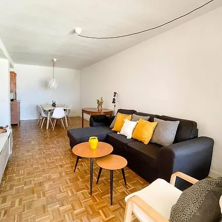 Con Personalidad A 600 M De La Playa. Apartment *